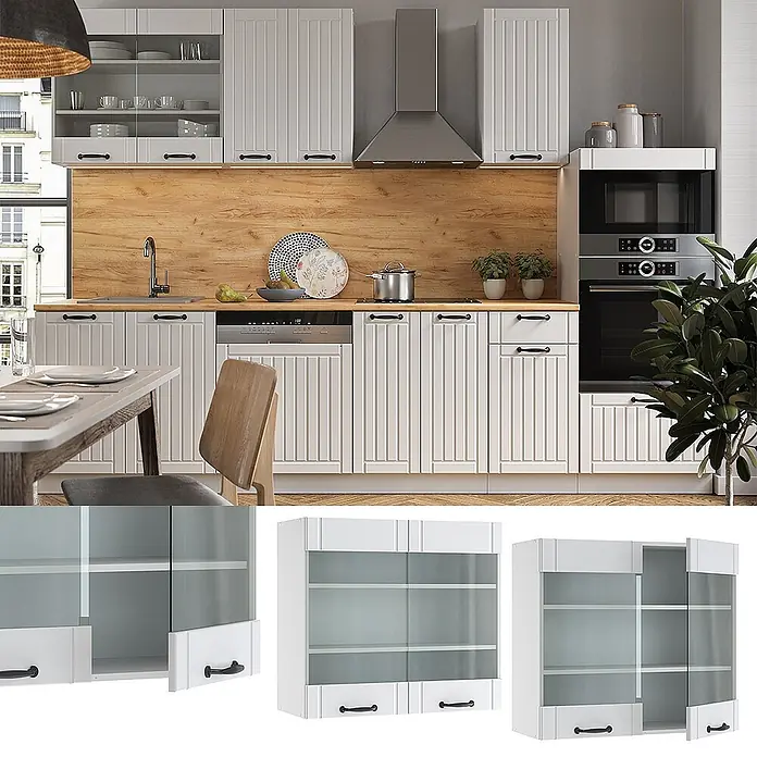 Vicco Schrankküche Fame-Line Weiß Landhaus - Weiß Landhaus, Hängeglasschrank 80 cm - Moderne weiße Küchenschränke mit gerippten Türen, schwarzen Griffen und einigen Wandschränken mit Glastüren, in einer Küche mit Holzrückwand.