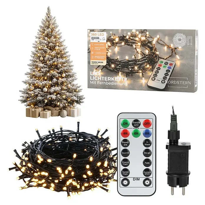 Nordstern LED-Lichterkette - Außen, Lichtfarbe: Warmweiß, Anzahl Leuchtmittel: 360 Stk., Netzbetrieben - Warmweiße LED-Lichterkette, Fernbedienung, Netzteil und beleuchteter Weihnachtsbaum.