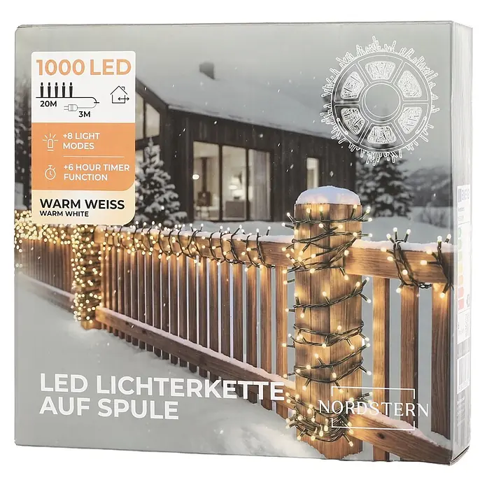 Nordstern LED-Lichterkette auf Spule - Außen, Lichtfarbe: Warmweiß, Anzahl Leuchtmittel: 1.000 Stk., Netzbetrieben - 1000 warmweiße LED Lichterkette, 20m lang, mit 8 Lichtmodi und 6-Stunden-Timer, auf verschneitem Zaun abgebildet.