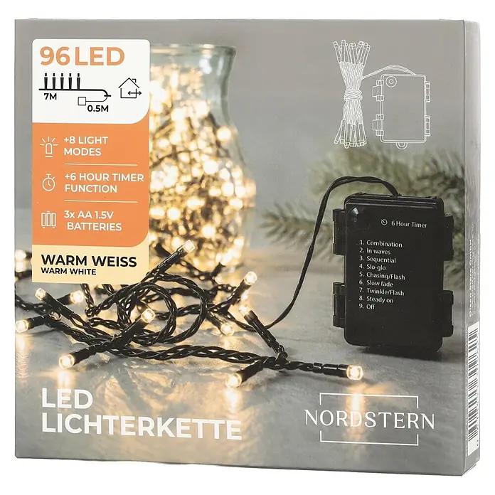 Nordstern LED-Lichterkette - Außen, Lichtfarbe: Warmweiß, Anzahl Leuchtmittel: 96 Stk., Batteriebetrieben - 96 warmweiße LED Lichterkette, 7m lang, mit 8 Lichtmodi und 6-Stunden-Timerfunktion, batteriebetrieben. Auf der Verpackung gezeigt.