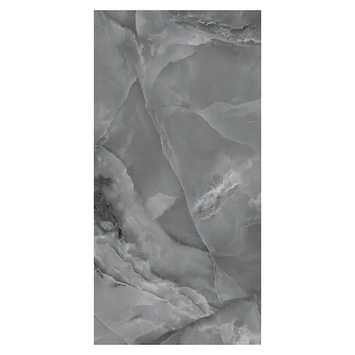 Feinsteinzeugfliese Opus Premium Grey - 120 x 60 cm, Grau, Glänzend - Graue Onyx-Marmorplatte mit fließenden weißen und dunkleren grauen Adern, die ein Naturstein-Oberflächenmaterial darstellt.