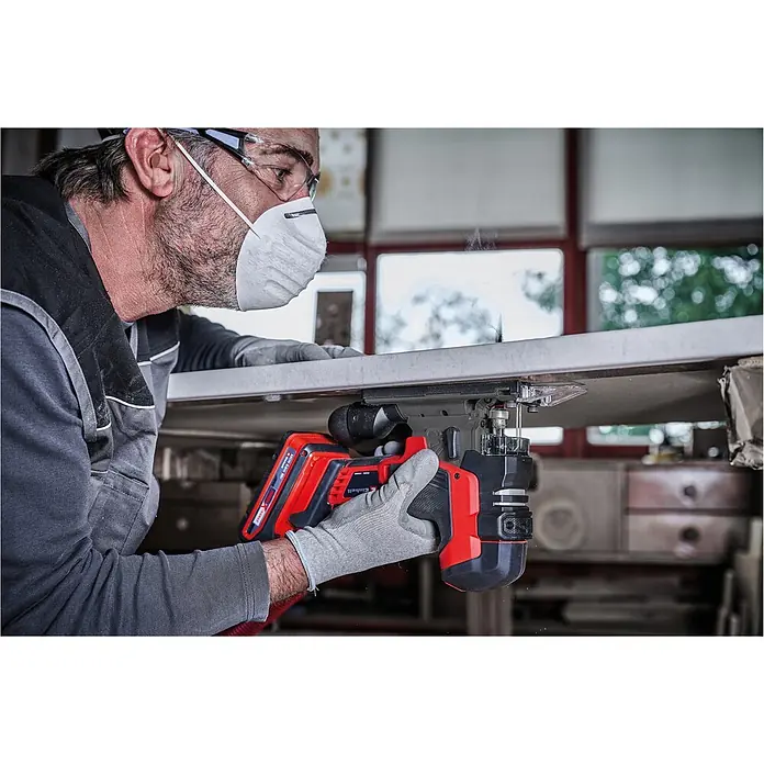 Einhell Professional Akku-Stichsäge TP-JST 18/135 Li BL - Solo - 18 V, Anzahl Akkus: Ohne Akku, 0 /min - 3.500 /min - Anwendungsbeispiel