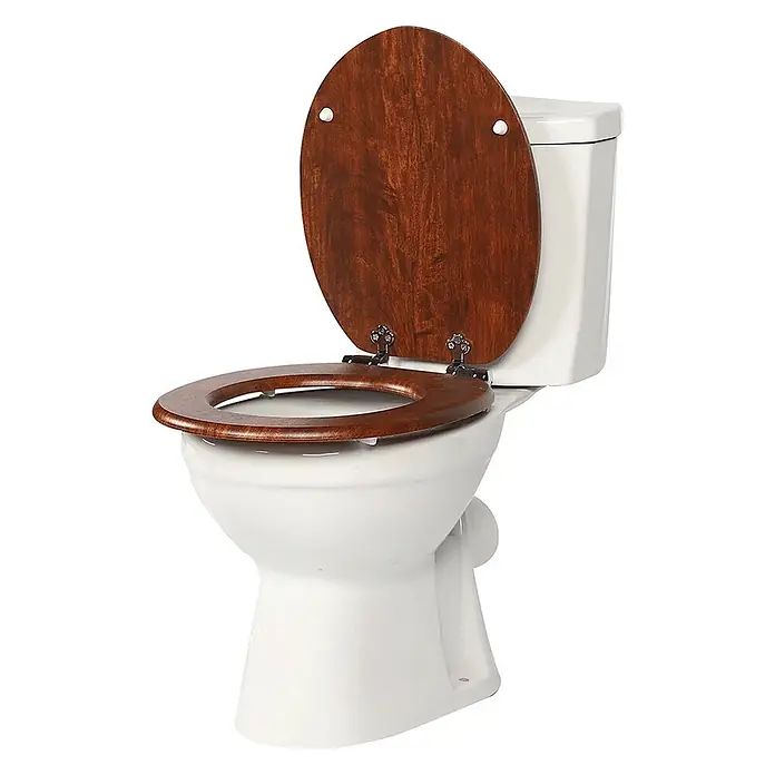 SAINOS WC-Sitz MDF WC-Sitz, Braun Holzoptik, Universal-O-Form, Absenkautomatik, Unten - MDF, Braun, Mit Absenkautomatik - Weiße Keramiktoilette mit geöffnetem dunklem Toilettensitz und Deckel aus Holz.