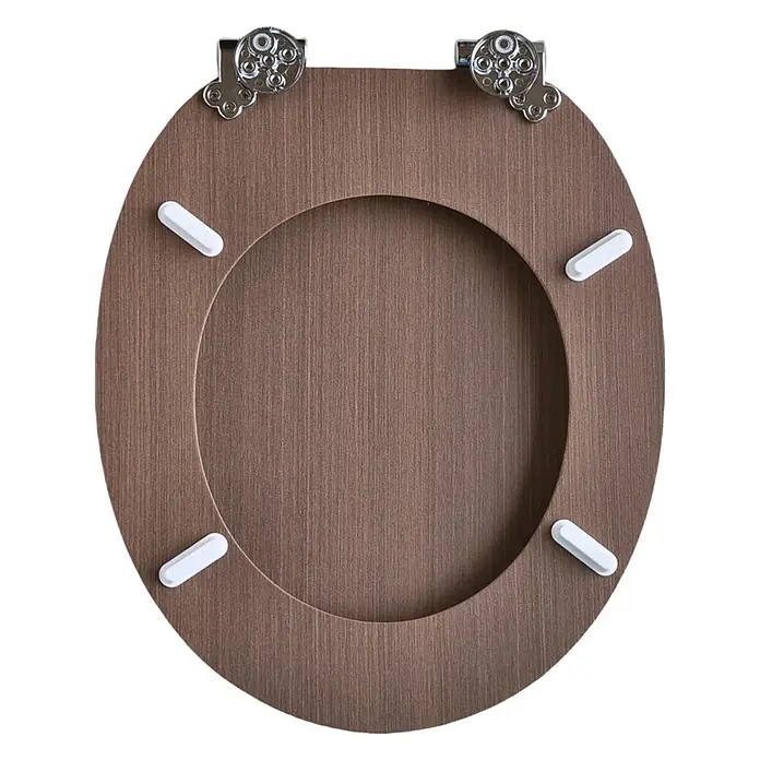 SAINOS WC-Sitz MDF WC-Sitz, Braun Holzoptik, Universal-O-Form, Absenkautomatik, Unten - MDF, Braun, Mit Absenkautomatik - Brauner Toilettensitz in Holzoptik, von unten gesehen, mit silbernen Scharnieren und vier weißen Schutzpuffern.