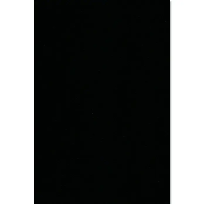 Hartfaserplatte nach Maß - Schwarz, Stärke: 3 mm - Schwarze rechteckige Fläche vor einem weißen Hintergrund, ideal für Grafikdesign und Layouts.