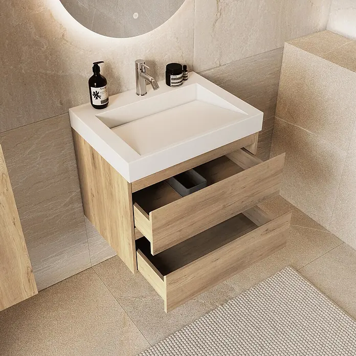 LOMAZOO Badmöbel-Set AZU-LE-WW-60 - Gesamtbreite Badmöbel: 60 cm - Holzwaschtisch mit weißem Waschbecken und geöffneten Schubladen in einem modernen Bad.
