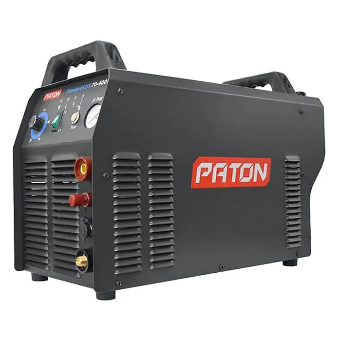 PATON StandardCUT-70-400V Plasmaschneider, 70 A, 400 V, Stahlschneidgerät, sauberer Schnitt bis 25 mm -  - Dunkelgrauer PATON StandardCUT-70-400 Plasmaschneider mit Frontbedienung, Griffen und Lüftungsschlitzen.
