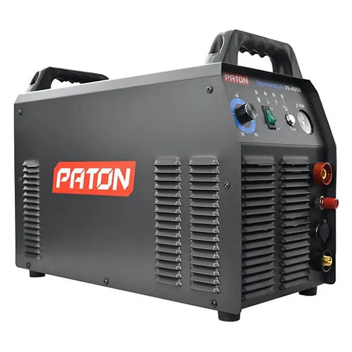 PATON StandardCUT-70-400V Plasmaschneider, 70 A, 400 V, Stahlschneidgerät, sauberer Schnitt bis 25 mm -  - Kompaktes dunkelgraues Paton Plasmaschneidgerät mit Griffen und Bedienfeld.