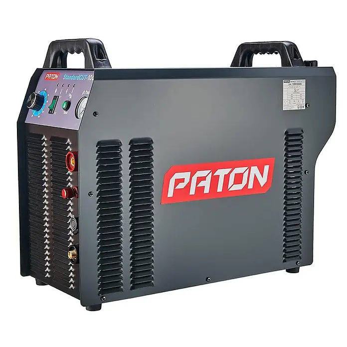 PATON StandardCUT-100 Plasmaschneider, 100 A, 400 V, mobiles Stahlschneidgerät, sauberer Schnitt bis 40 mm -  - Dunkelgrauer PATON Plasmaschneider mit rotem Logo, Bedienfeld mit Manometer und robusten Griffen.