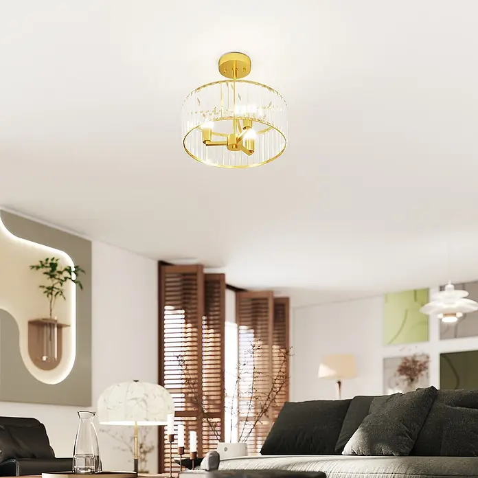Homcom Deckenleuchte rund - 40 W, Ø x H: 39 x 32 cm, Gold, Transparent, E14 - Runde Deckenleuchte aus Gold und klarem Kristall in einem Wohnzimmer.