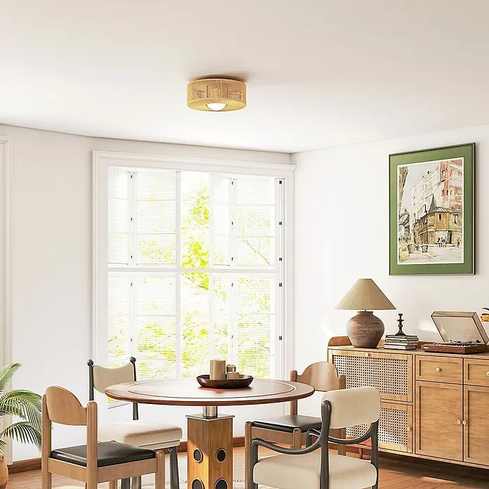 Homcom Deckenleuchte rund - 20 W, Ø x H: 30 x 16 cm, Beige, Beige, G9 - Eine runde Deckenleuchte aus natürlichem Rattan ist mittig an der Decke montiert und beleuchtet einen modernen Essbereich.