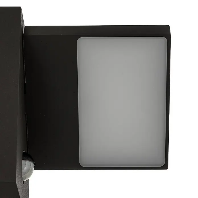 Lucande Außenwandleuchte Silvan - schwarz, IP54 - Dunkle Außenwandleuchte mit rechteckigem Milchglasdiffusor und integriertem Bewegungsmelder.
