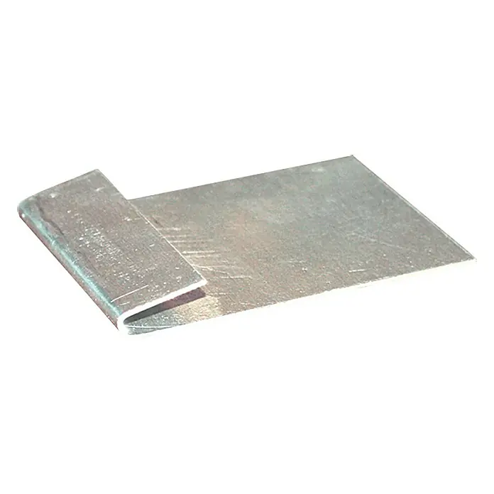 Sarei Hafter - 50 x 50 mm, 10 Stk. - Nahaufnahme einer verzinkten Befestigungsklammer, die auf einer weißen Oberfläche liegt. Ideal für sichere und robuste Verbindungen.