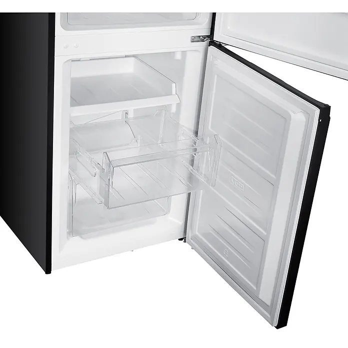 homeX Kühl-Gefrierkombination CFSN2531C-B - Nutzinhalt Gesamt: 253 l, 61,6 cm x 545 mm x 1.810 mm, Schwarz - Offener schwarzer Kühlschrank-Gefrierschrank, Innenraum mit weißen Ablagen und transparenten Gefrierschubladen.