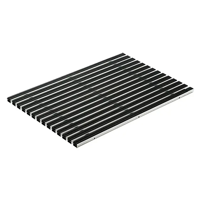 ACO Vario Fußmatte - L x B x H: 60 x 40 x 2 cm, Schwarz - Eine Nahaufnahme einer schwarzen Fußmatte mit silbernen Metallstreifen, die einen modernen und stilvollen Eingangsbereich bietet.