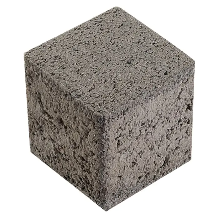EHL Rasengitterstein - Grau, 8,2 x 8,2 x 8 cm, Beton - Nahaufnahme eines grauen Betonpflastersteins. Hervorragend geeignet für Wege, Terrassen und andere Außenbereiche. Robust und langlebig.