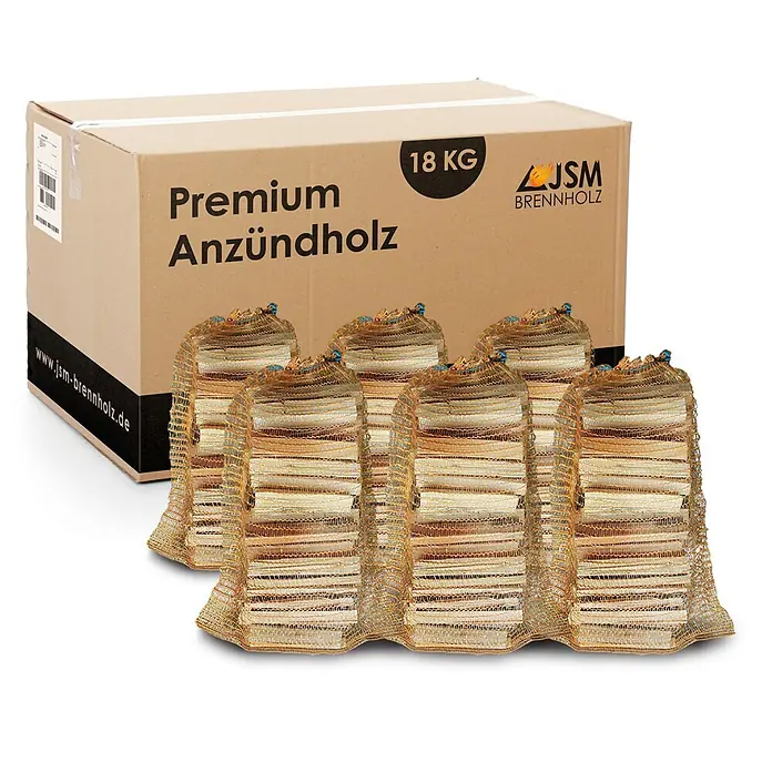 JSM Brennholz Anzündholz - Nadelholz - Ein Karton mit 18 kg Premium Anzündholz, bestehend aus mehreren Netzbeuteln mit hellem Holz.