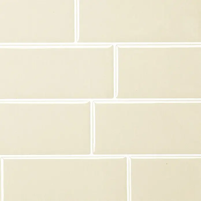 Smart Tiles Selbstklebemosaik Metro - 29,34 x 21,28 cm, Tripoli, Glänzend - Hellgelbe glasierte Keramik-Subway-Fliesen im Ziegelmuster mit weißer Fuge.