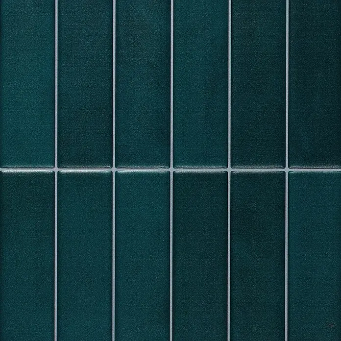 Smart Tiles Selbstklebemosaik Morocco - 29,02 x 22,86 cm, Azla, Matt - Dunkelgrüne, vertikal angeordnete rechteckige Fliesen mit hellgrauen Fugen.