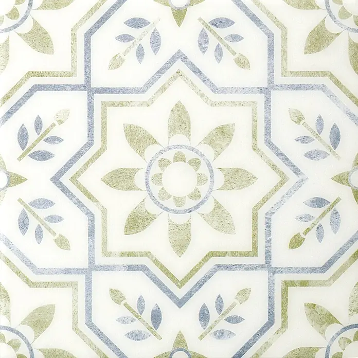 Smart Tiles Selbstklebemosaik Vintage - 22,86 x 22,86 cm, Augusta, Glänzend - Dekorfliese mit geometrischem Stern- und Blattmuster in Hellblau und gedämpftem Grün.