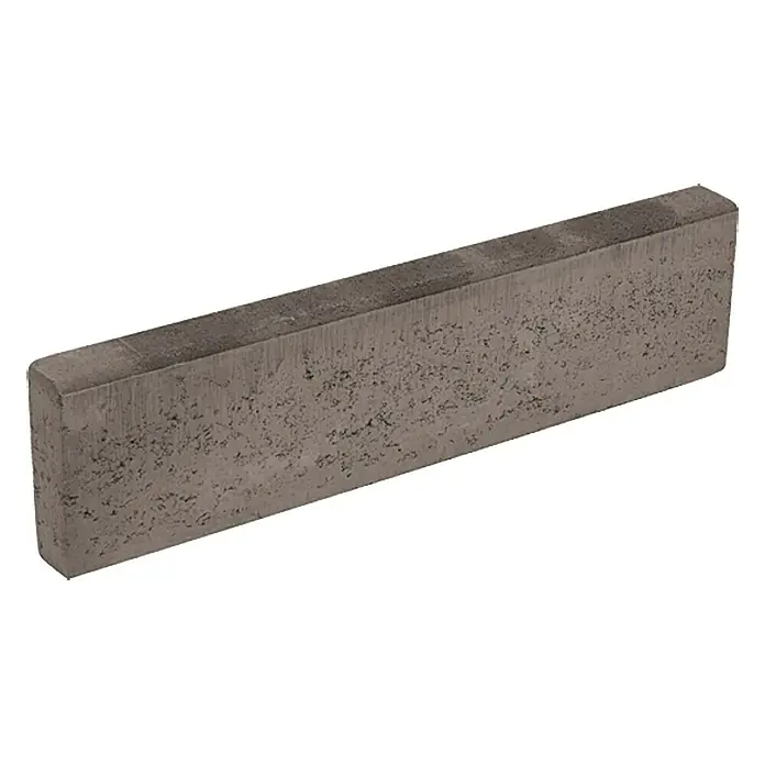 EHL Tiefbordstein - 100 x 25 x 8 cm, Grau, Beton - Ein einzelner grauer Betonbordstein, der sich ideal für die Gestaltung von Gärten und Wegen eignet. Seine robuste Bauweise verspricht Langlebigkeit.