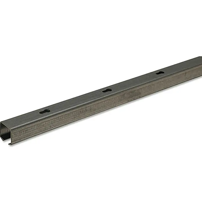 HBS Betz Laufschiene - 185 cm, Traglast: 60 kg, Einsatzbereich: Zimmerschiebetüren - Produktabbildung einer Stahlschiene mit Aussparungen, ideal für Konstruktionen und Befestigungen.\n
