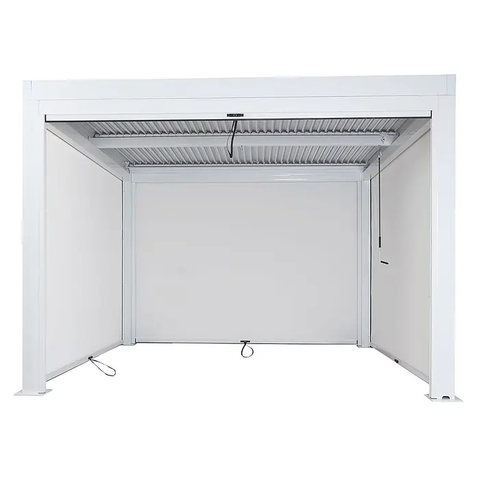 Berlinlodge Pergola mit Lamellendach - B x T: 300 x 300 cm, Farbe Gestell: Weiß, Metall - Weiße Metallpergola mit ausziehbarem Wellblechdach, weißen Seitenwänden und einer Rollo-Leinwand für Schatten und Sichtschutz.