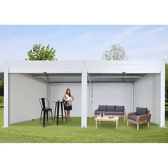 Berlinlodge Pergola mit Lamellendach - B x T: 600 x 300 cm, Farbe Gestell: Weiß, Metall - Weißes modulares Pergola-System mit verstellbarem Lamellendach und ausziehbaren Seitenwänden, schafft zwei Outdoor-Wohnbereiche: eine Bar und eine Lounge.