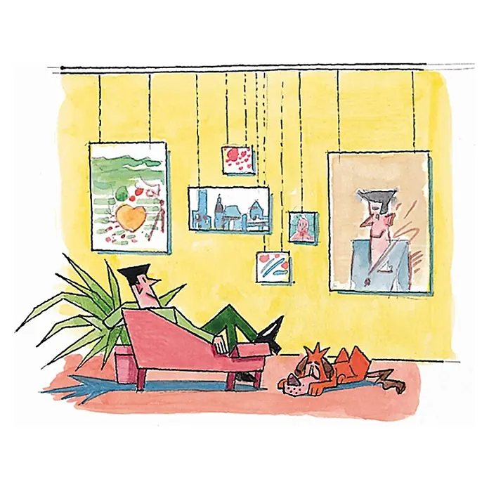 Galerieschiene - 1,5 m - Ein Mann entspannt sich auf einer Couch in einem Raum voller Kunstwerke, während ein Hund zu seinen Füßen liegt.