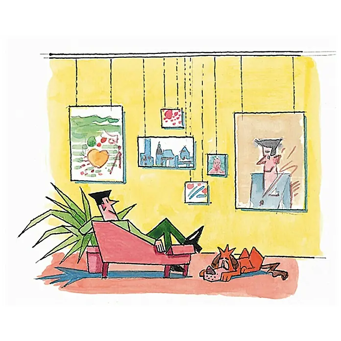 Galerieschiene - 1,5 m - Ein Mann entspannt sich auf einer Couch in einem Raum voller Kunstwerke, während ein Hund zu seinen Füßen liegt.