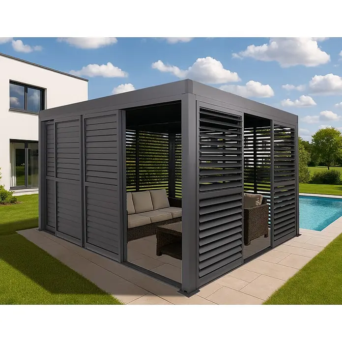 Alu Pergola | HxBxT 220x400x300cm | 7x Lamellenpaneel 7x Schiebetüren | 11cm-Gestell | Anthrazit | Pavillon Terrassenüberdachung -  - Dunkelgraue Pergola mit Lamellenwänden als stilvoller Sitzbereich im Freien neben Haus und Pool.