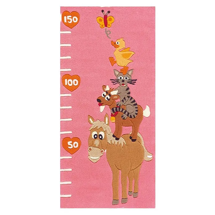 Kayoom Kinderteppich Joy 4168 - Rosa, 160 x 75 cm, 100 % Modacryl - Rosa Teppich-Wachstumstabelle mit gestapelten Tiermotiven (Pferd, Ziege, Katze, Ente, Schmetterling) und herzförmigen Höhenmarkierungen.