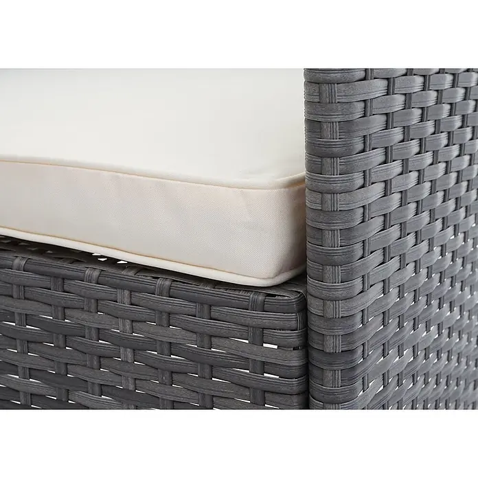 Poly-Rattan Garnitur | Balkon-/Garten-/Lounge-Set Sofa Sitzgruppe | Grau | Kissen Creme -  - Nahaufnahme eines grauen Rattan-Outdoor-Stuhls mit cremefarbenem Kissen.