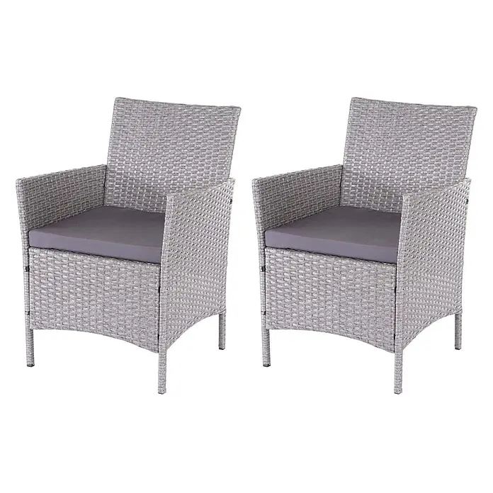 Mendler Gartenmöbel-Set - 7 -tlg., Polyrattan, Grau, Kissen anthrazit, Grau, Kissen anthrazit - Zwei graue Rattan-Gartenstühle mit dunkelgrauen Sitzkissen.