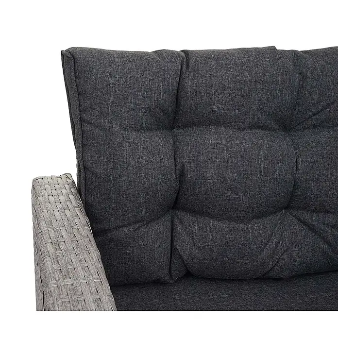 Mendler Loungemöbel-Set HWC-A29 - 5 -tlg., Polyrattan, Grau, Kissen grau + 2x Hocker, Grau - Dunkelgraues getuftetes Stuhlkissen und hellgraue geflochtene Armlehne.