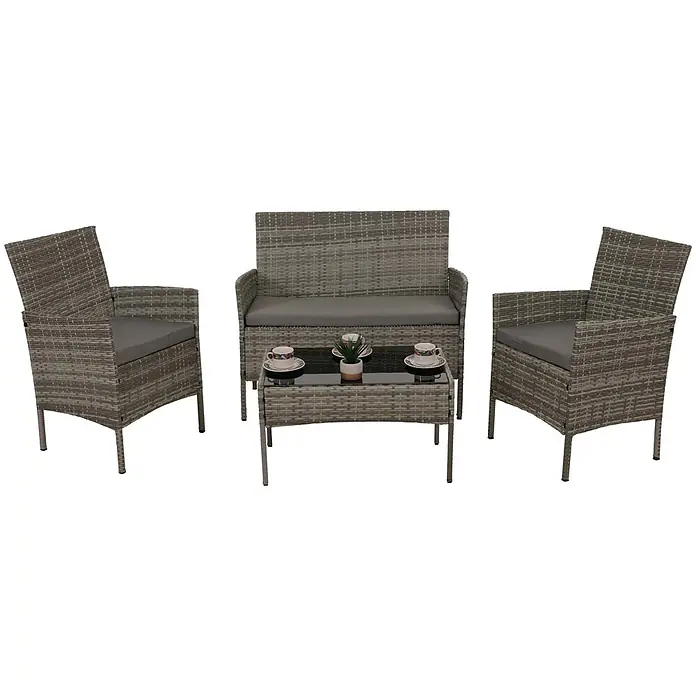 Poly-Rattan Garten-Garnitur | Sitzgruppe Lounge-Set | Metall Glas Stoff/Textil - 180g/m2 - Graues Rattan-Gartenmöbelset mit zwei Stühlen, einem Sofa und Couchtisch mit Glasplatte und dunklen Kissen.