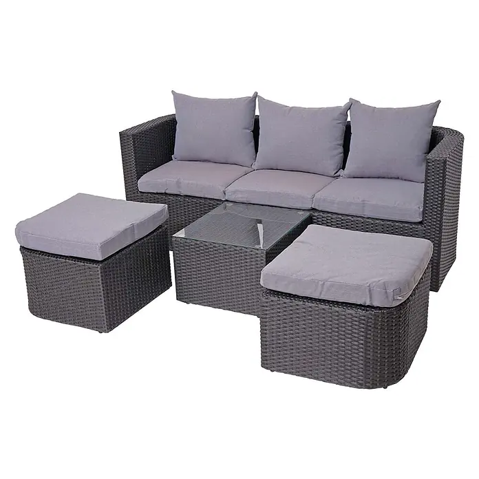 Mendler Loungemöbel-Set HWC-J37 - 4 -tlg., Rattan, Anthrazit, Kissen hellgrau, Anthrazit - Dunkelgraue Rattan-Gartenmöbel-Set mit 3er-Sofa, Couchtisch mit Glasplatte und zwei Hockern mit hellgrauen Kissen.