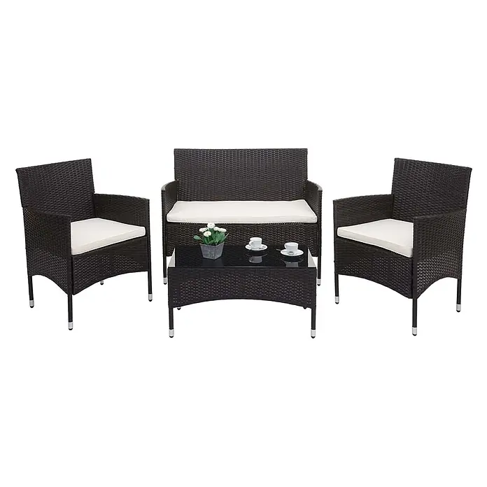 Poly-Rattan Garnitur | Balkon-/Garten-/Lounge-Set Sofa Sitzgruppe | Braun | Kissen Creme -  - Dunkelbraunes Rattan-Gartenset (4-teilig): 2 Sessel, Zweisitzer-Sofa, Couchtisch mit Glasplatte, weiße Kissen.