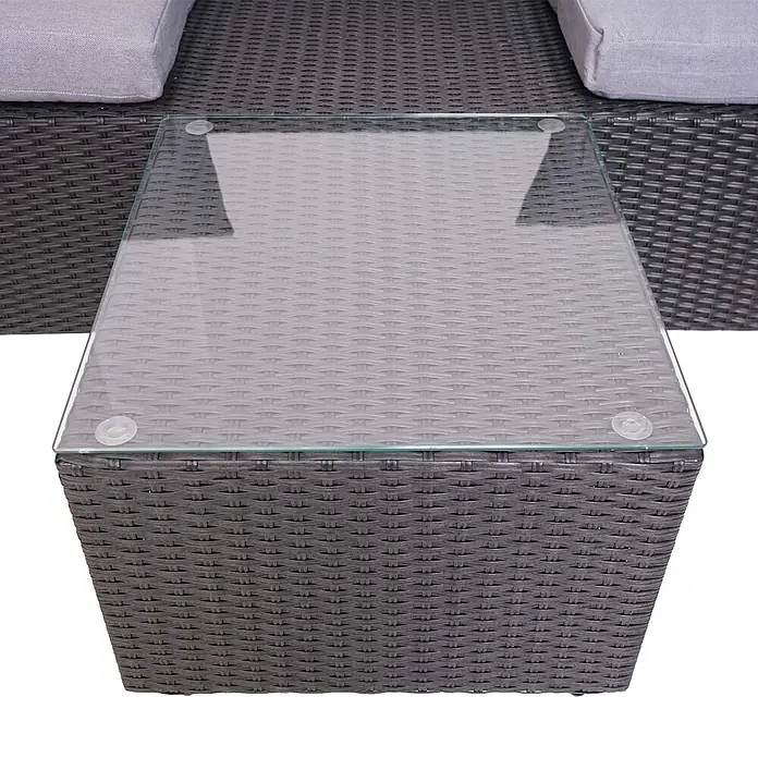 Mendler Loungemöbel-Set HWC-J37 - 4 -tlg., Rattan, Anthrazit, Kissen hellgrau, Anthrazit - Dunkelgrauer Rattan-Look Outdoor-Couchtisch mit klarer Glasplatte, Teil einer modularen Gartenmöbelgruppe.