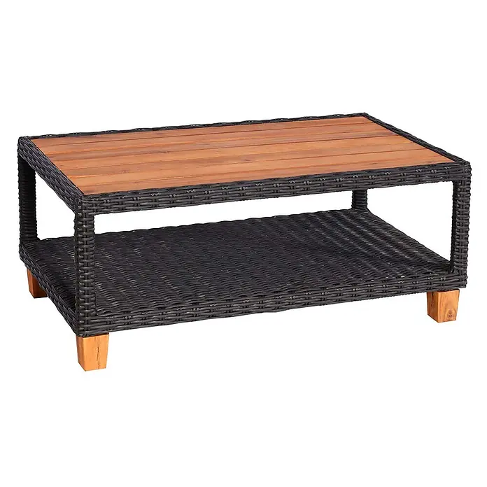 Mendler Loungemöbel-Set HWC-G28 - 4 -tlg., Polyrattan, Anthrazit, Kissen grau, Anthrazit, Kissen grau - Rechteckiger zweistufiger Outdoor-Couchtisch mit schwarzem geflochtenem Rattanrahmen und unterer Ablage, einer Holzplatte und Holzfüßen.