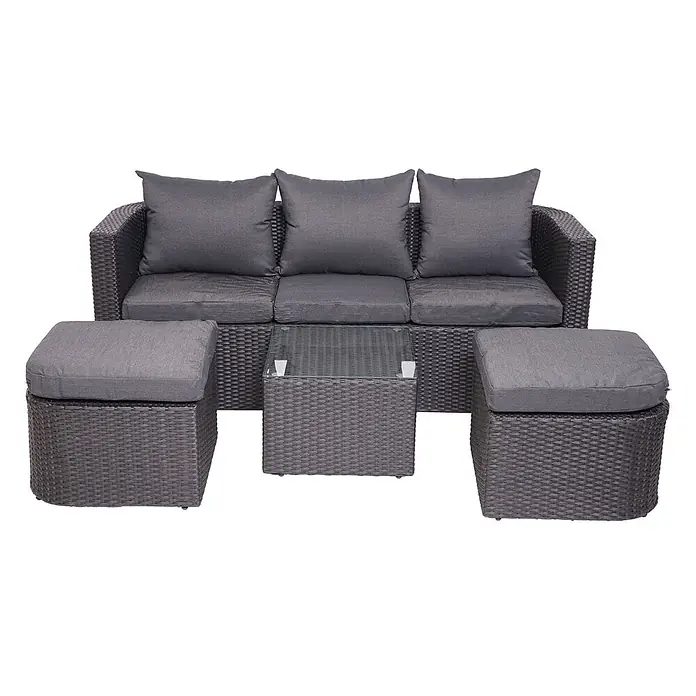 3in1-Garnitur | Garten-/Lounge-Set Sonneninsel | Spun Poly Poly-Rattan MVG | Anthrazit | Kissen Dunkelgrau -  - Graue Rattan-Gartensofa-Garnitur mit Dreisitzer, zwei Hockern und einem Couchtisch mit Glasplatte und grauen Kissen.