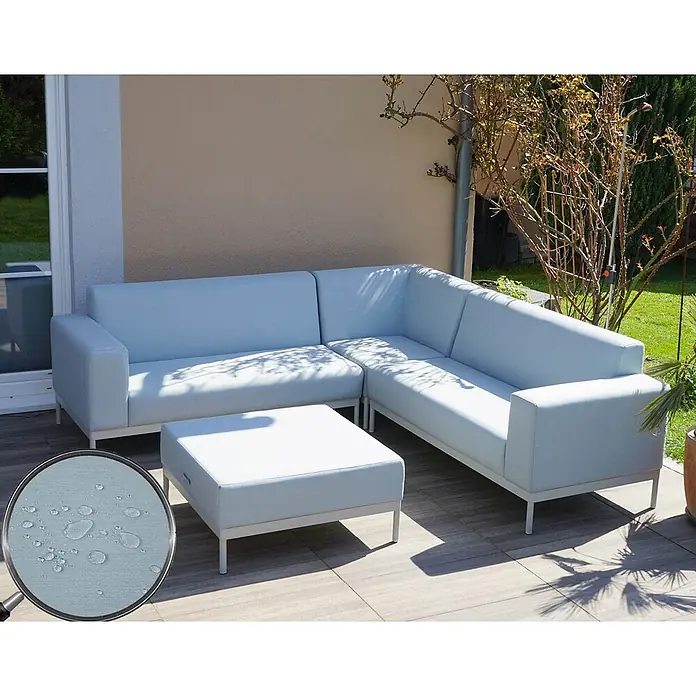 Alu-Garten-Garnitur | Sofa Outdoor Stoff/Textil | Blau ohne Ablage | ohne Kissen -  - Hellblaues L-förmiges Outdoor-Loungeset mit Ottoman auf einer Terrasse, aus wasserabweisendem Stoff.