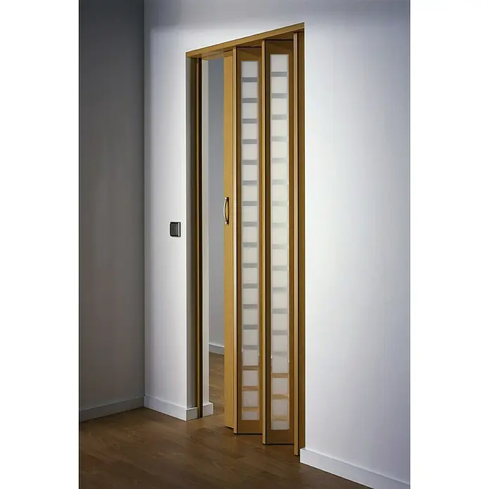 Marley Glas-Falttür New Generation - Buche, Satiniertes Glas, 86 x 205 cm - Holztür mit quadratischen Glaseinsätzen, die geöffnet ist und einen Blick in den Raum dahinter freigibt. Sie besticht durch ihr schlichtes Design.