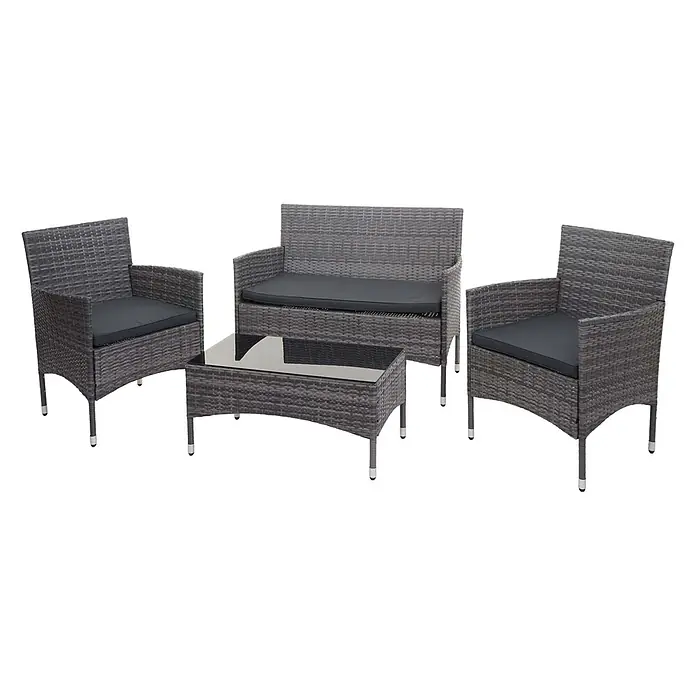 Poly-Rattan Garnitur | Balkon-/Garten-/Lounge-Set Sofa Sitzgruppe | Grau | Kissen Dunkelgrau -  - Graues Rattan-Outdoor-Möbelset mit zwei Stühlen, einem Zweisitzer-Sofa und einem Couchtisch mit Glasplatte und schwarzen Kissen.