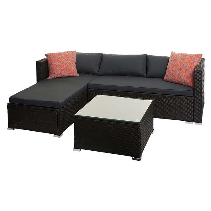 Mendler Loungemöbel-Set HWC-F57 - 3 -tlg., Polyrattan, Braun, Kissen dunkelgrau mit Deko-Kissen, Braun, dunkelgrau - Braunes Rattan-Gartenlounge-Set mit dunkelgrauen Kissen, orange gemusterten Zierkissen und passendem Couchtisch mit Glasplatte.