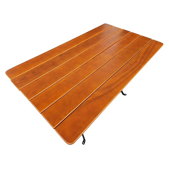 CHEFGASTRO BERGTAL Made in Germany HxBxT 74x120x70cm klappbar wetterfest & UV-beständig Eschenholz Schwarz/Braun 6 Personen -  - Warme braune Holztischplatte mit Latten, abgerundeten Ecken und schwarzen Metallhalterungen darunter.