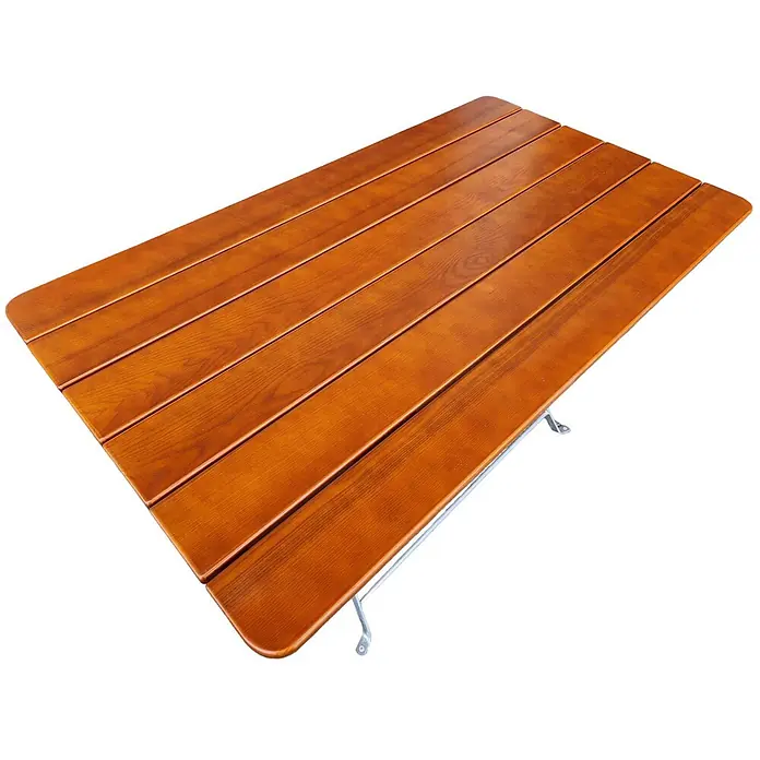 CHEFGASTRO BERGTAL Made in Germany HxBxT 74x120x70cm klappbar wetterfest & UV-beständig Eschenholz Silber/Braun 4 Peronen -  - Rollbare Tischplatte aus rötlich-braunen Holzlatten mit sichtbarer Metallstützstange.
