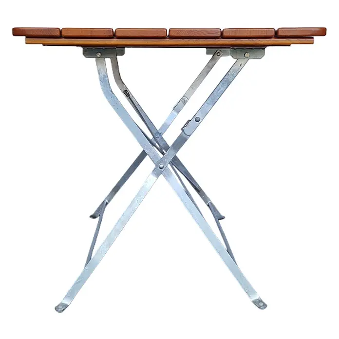 CHEFGASTRO BERGTAL Made in Germany HxBxT 74x120x70cm klappbar wetterfest & UV-beständig Eschenholz Silber/Braun 4 Peronen -  - Klappbarer Tisch mit braunen Holzlamellen und silbernen X-förmigen Metallbeinen.