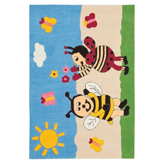 Kayoom Kinderteppich Joy 4091 - Multi, 160 x 110 cm, 100 % Modacryl - Kinderteppich mit Cartoon-Marienkäfer, Biene, Sonne, Wolken und Blumen auf blauem, beigem und grünem Mustergrund.