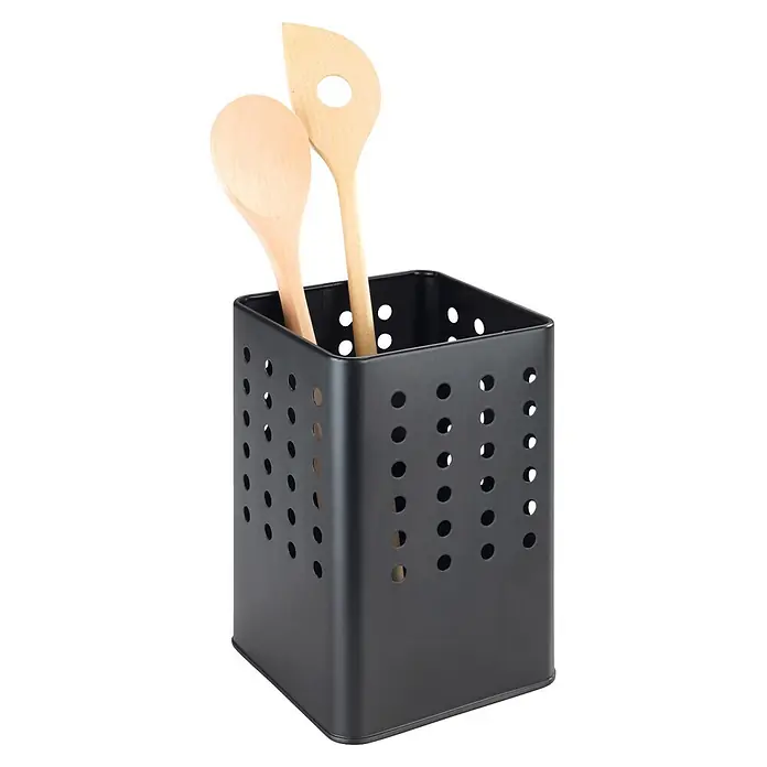 Wenko Ablagekorb - L x B x H: 115 x 115 x 165 mm, Metall, Schwarz - Schwarzer perforierter Utensilienhalter mit zwei hellen Holzlöffeln.